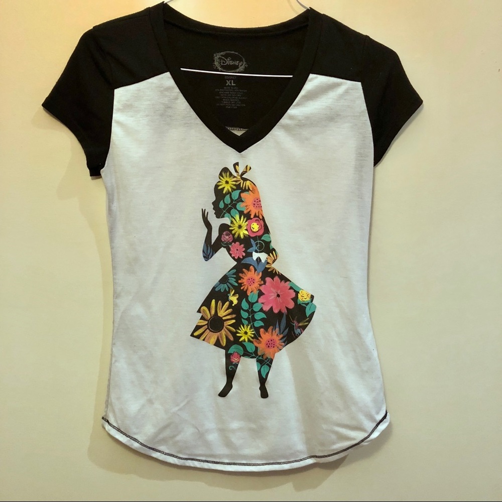 🌟2 for $8 🌟 Disney T-shirt. EUC.